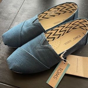 Blue toms new with tags